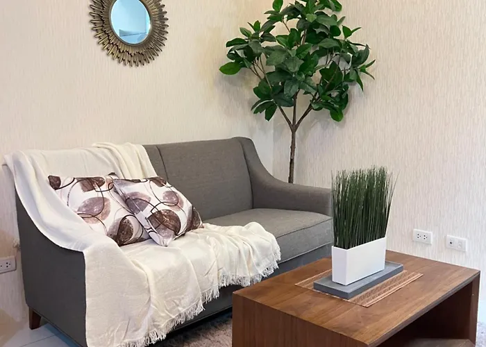 Aesthetic 1br Across Uptown Mall Bgc Apartahotel