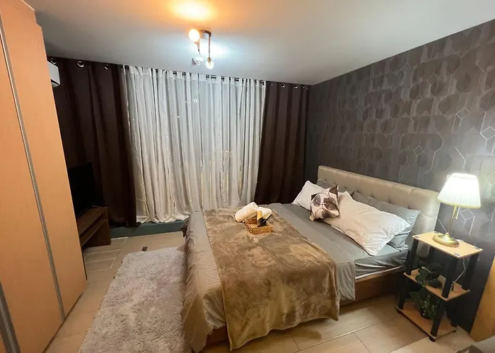 Apartahotel Aesthetic 1br Across Uptown Mall Bgc Manila