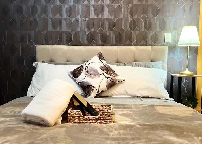 Aesthetic 1br Across Uptown Mall Bgc Manila