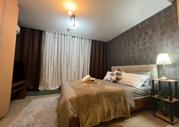 Aesthetic 1br Across Uptown Mall Bgc Apartahotel *